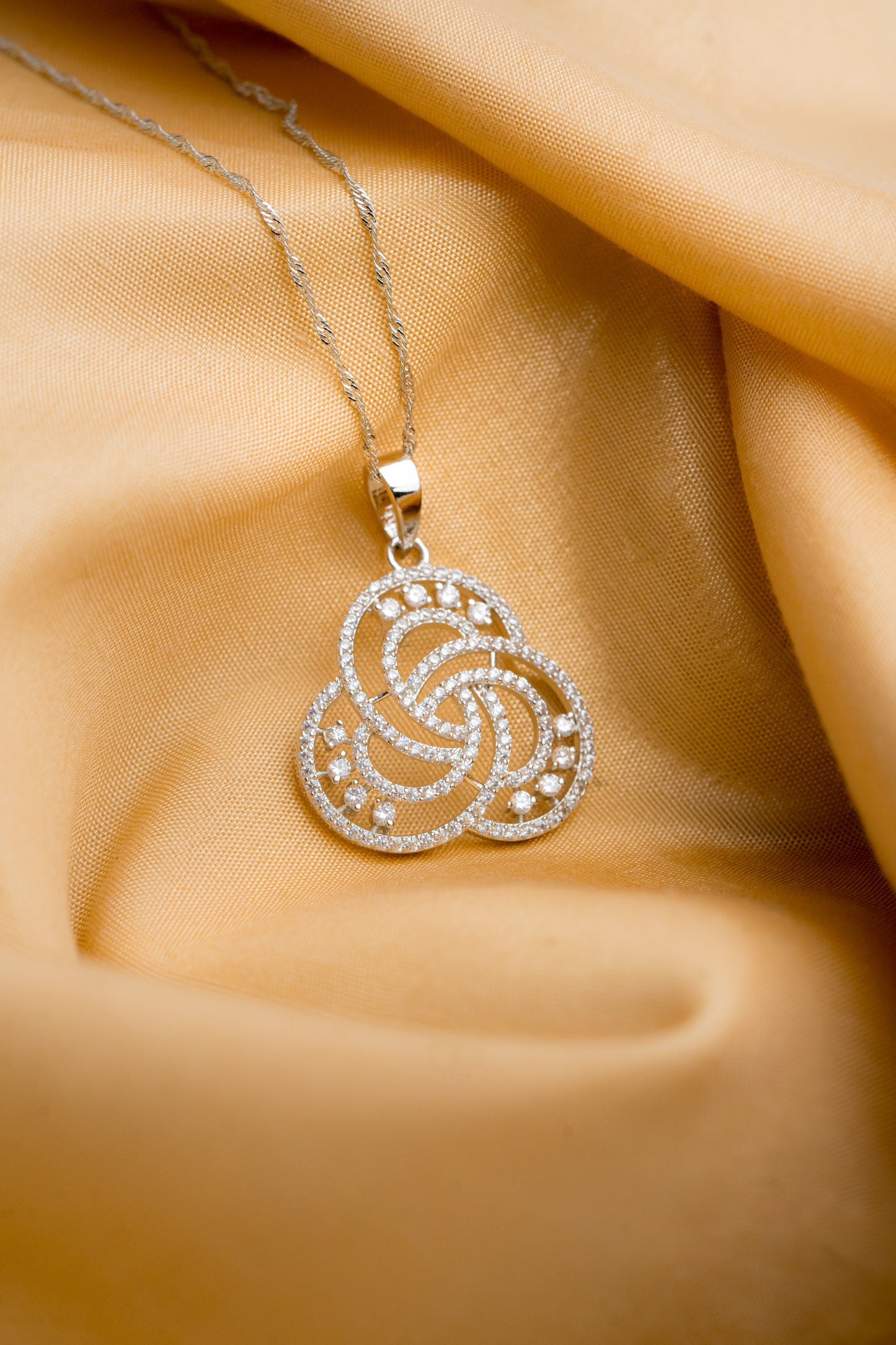 925 Pure Silver Fine Gordian’s Pendant