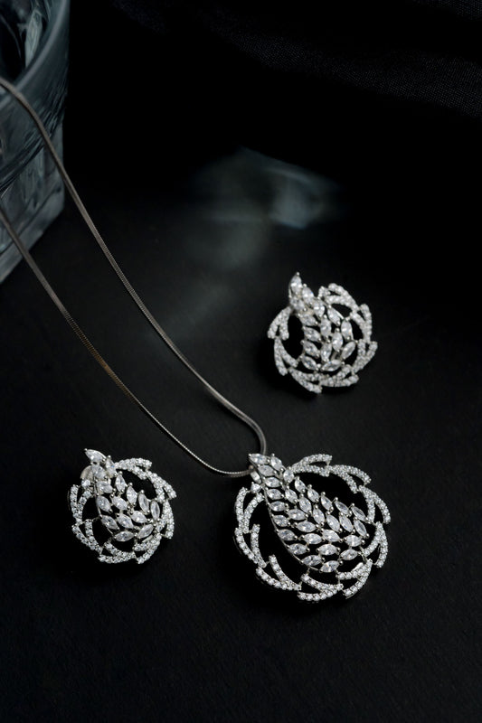 Crown of Laurel Pendant Set